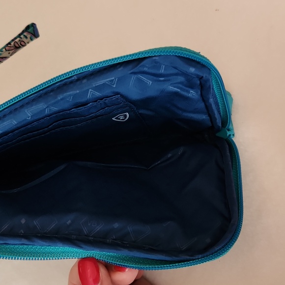 New Vera Bradley RFID Slim Wristlet - Picture 3 of 7